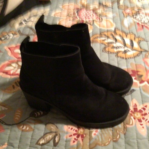 Divide Boots Womens Platform Chelsea Ankle High Heels Black Faux Leather size 37 - Picture 2 of 3